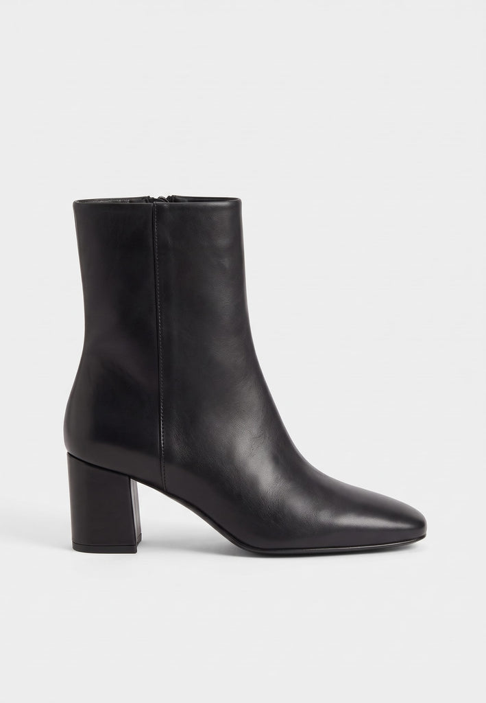Mina Boot in black nappa leather, pointed-toe ankle boot with block heel, side view
