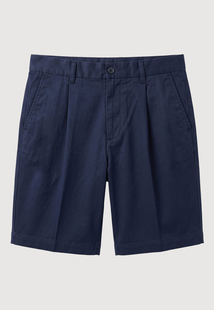 Loic Shorts in navy cotton, pleated with button closure and belt loops